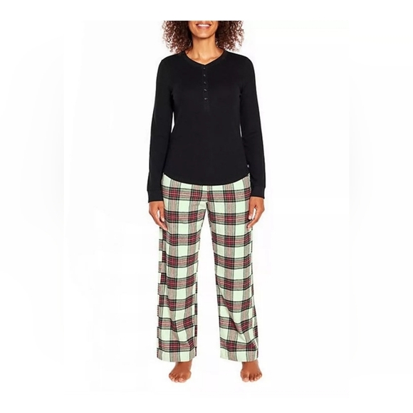 GAP holiday Women's Long Sleeve Thermal Shirt and Flannel Pant 2 Piece - Picture 1 of 10